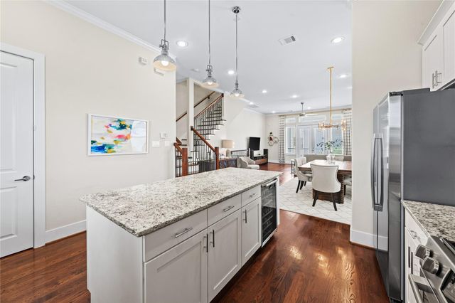 5809 E Post Oak Lane, Houston, TX 77055