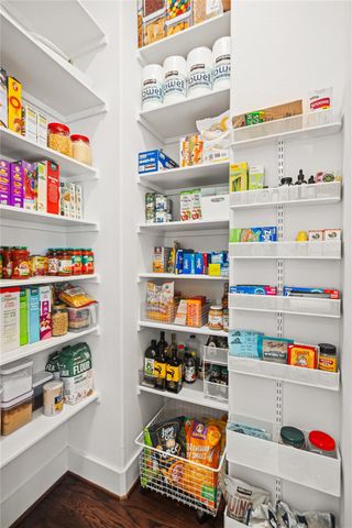 5809 E Post Oak Lane, Houston, TX 77055