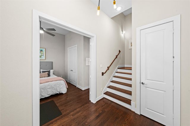 5809 E Post Oak Lane, Houston, TX 77055