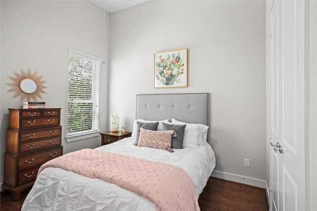5809 E Post Oak Lane, Houston, TX 77055