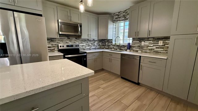 2811 NW 26th Ave 0, Oakland Park, FL 33311