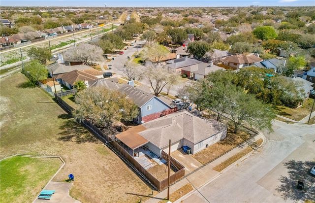 7349 Windy Ridge Dr, Corpus Christi, TX 78413
