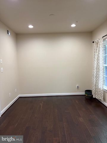 3184 YEAGER DR, Herndon, VA 20171