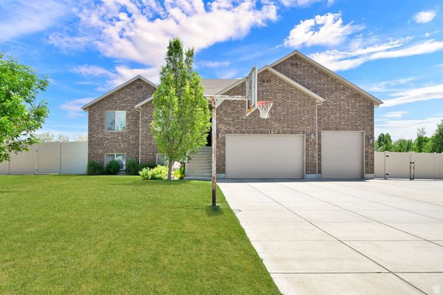 5660 S 6800 W, Hooper, UT 84315