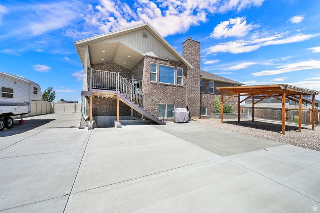 5660 S 6800 W, Hooper, UT 84315