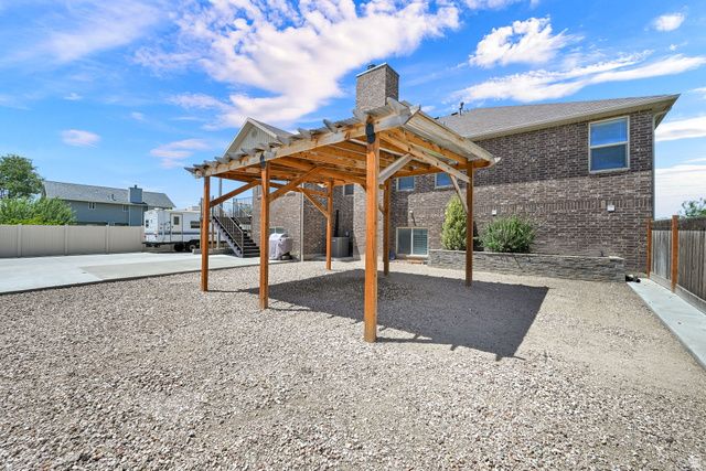 5660 S 6800 W, Hooper, UT 84315
