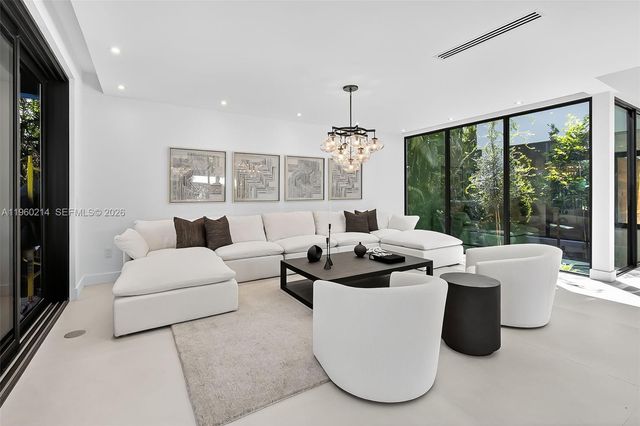 620 Solar Isle Drive, Fort Lauderdale, FL 33301