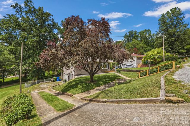17 Azalea Road, Arden, NC 28704