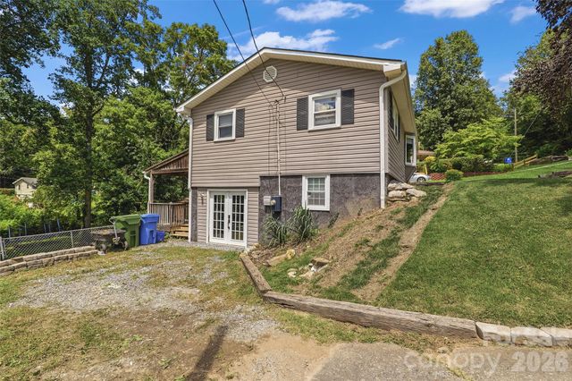 17 Azalea Road, Arden, NC 28704