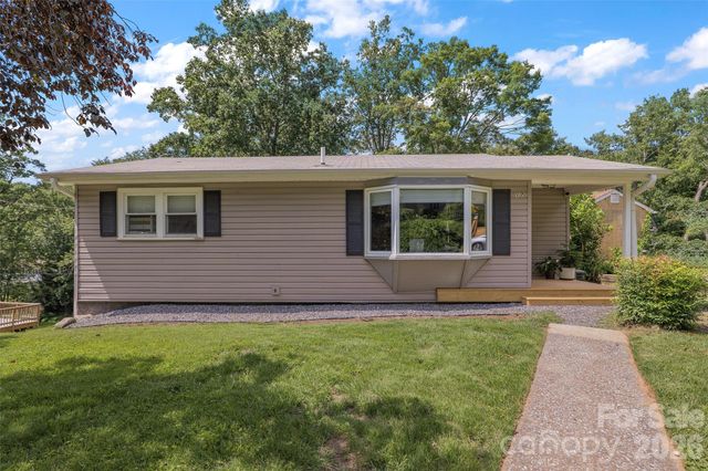 17 Azalea Road, Arden, NC 28704