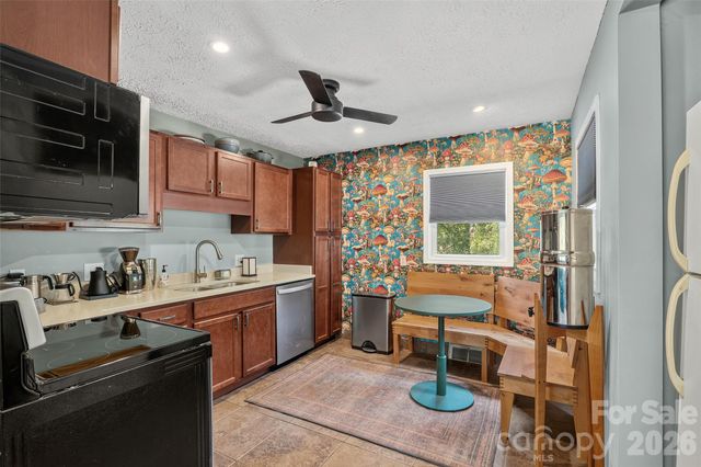 17 Azalea Road, Arden, NC 28704