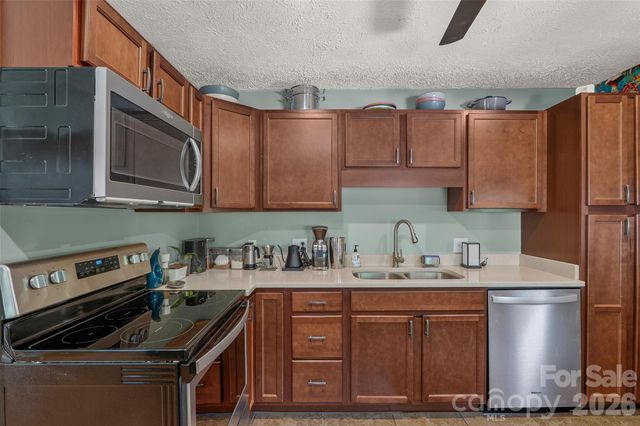 17 Azalea Road, Arden, NC 28704