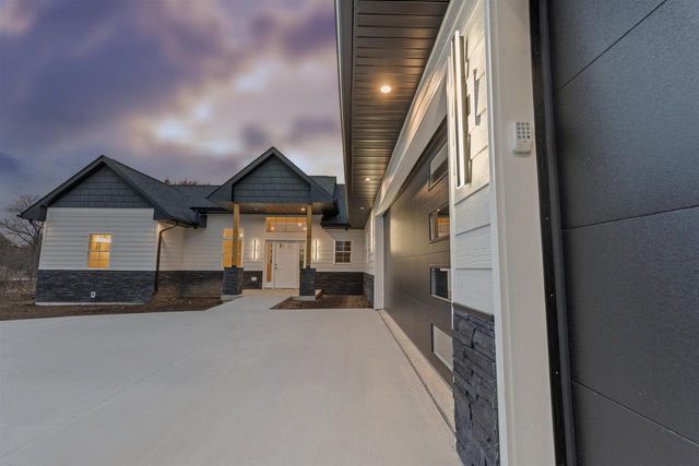 5611 N Vista Lane #5611, Janesville, WI 53548