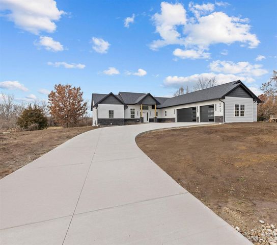 5611 N Vista Lane #5611, Janesville, WI 53548