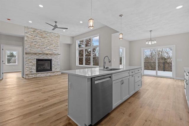 5611 N Vista Lane #5611, Janesville, WI 53548