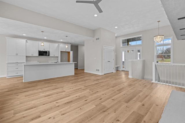 5611 N Vista Lane #5611, Janesville, WI 53548