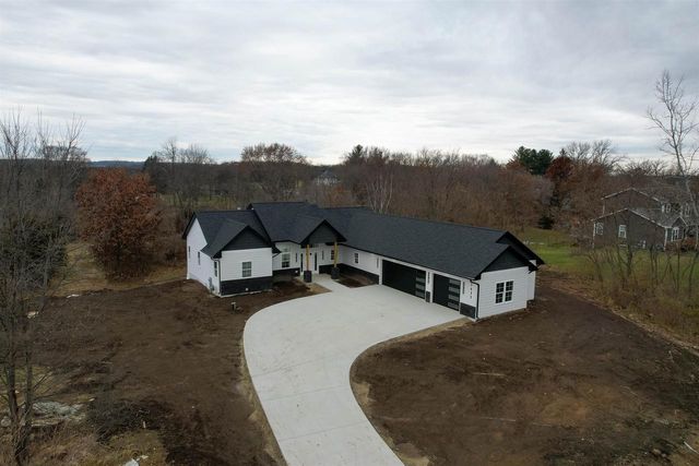 5611 N Vista Lane #5611, Janesville, WI 53548