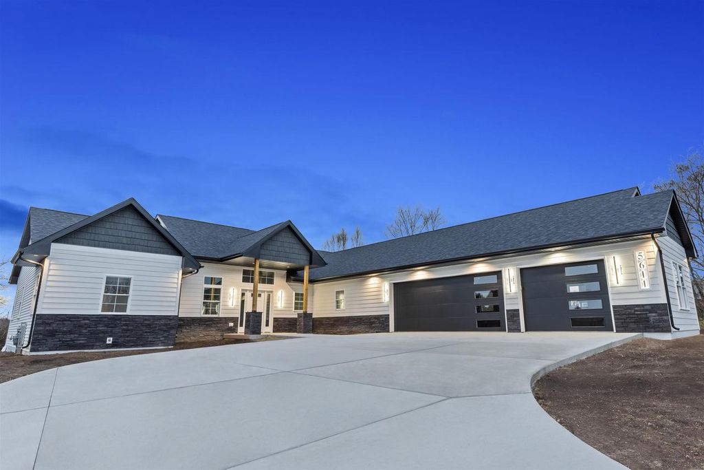 5611 N Vista Lane #5611, Janesville, WI 53548