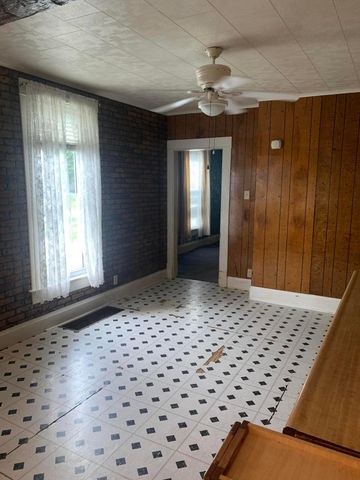 200 S Maple Heights, New Lexington, OH 43764