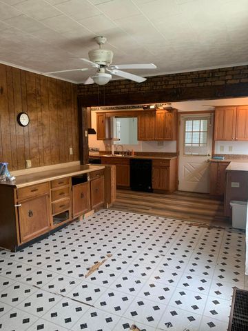 200 S Maple Heights, New Lexington, OH 43764