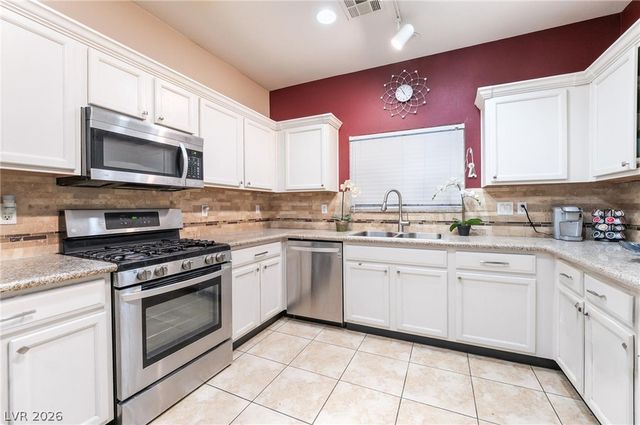 5113 Mambo Vista Avenue, Las Vegas, NV 89108