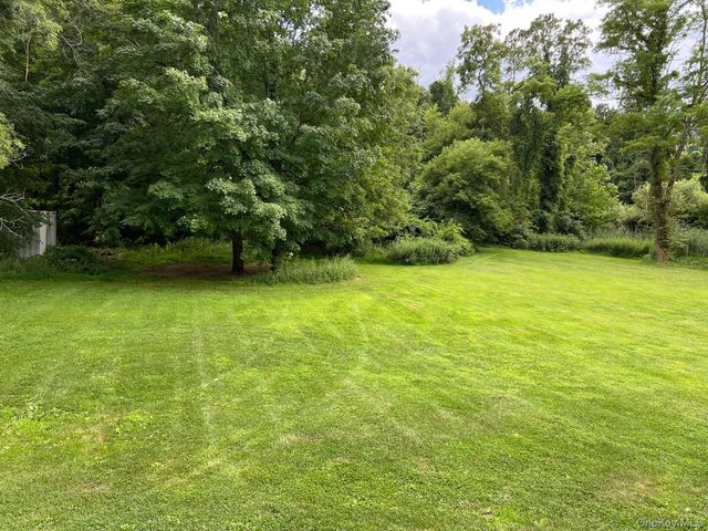 121 E Hook Cross Road, Hopewell Junction, NY 12533