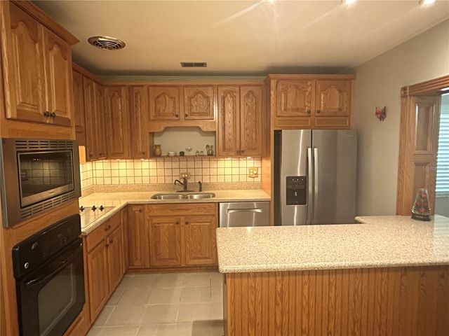 902 N CRYSTAL TERRACE, Plant City, FL 33563