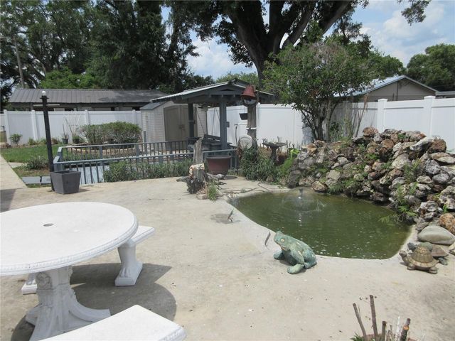902 N CRYSTAL TERRACE, Plant City, FL 33563