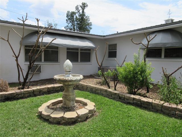 902 N CRYSTAL TERRACE, Plant City, FL 33563
