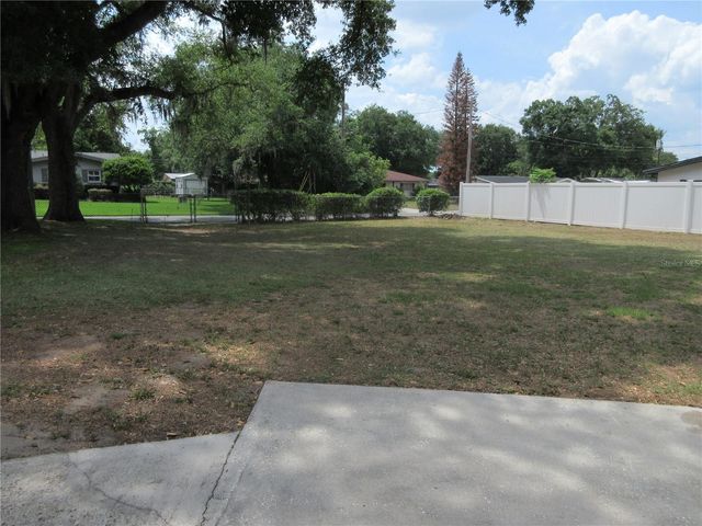 902 N CRYSTAL TERRACE, Plant City, FL 33563