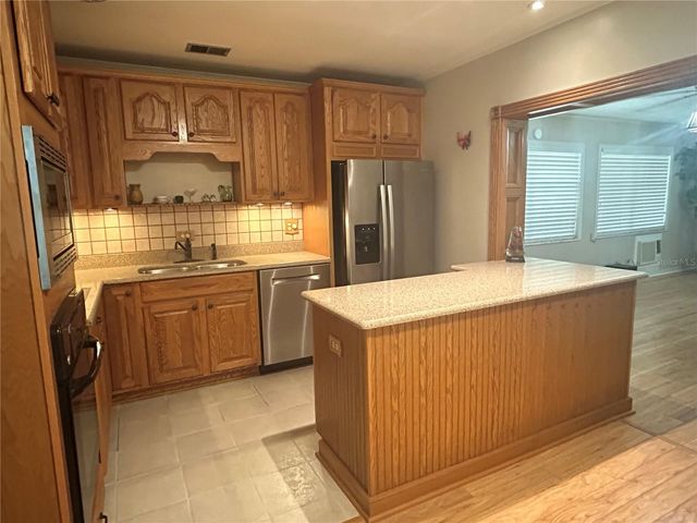 902 N CRYSTAL TERRACE, Plant City, FL 33563