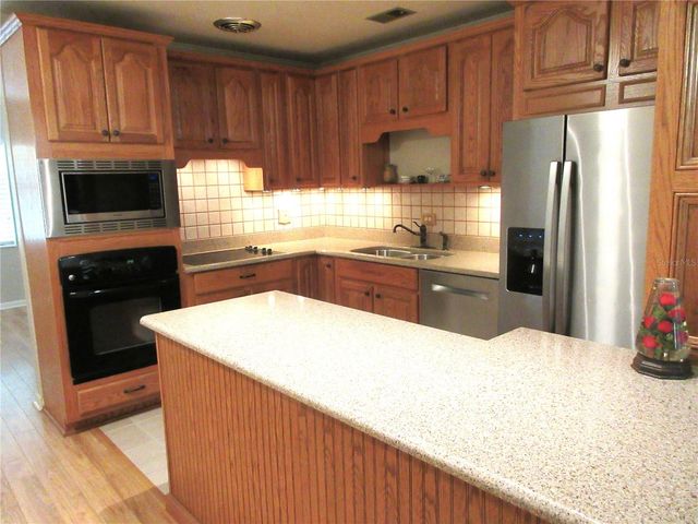 902 N CRYSTAL TERRACE, Plant City, FL 33563