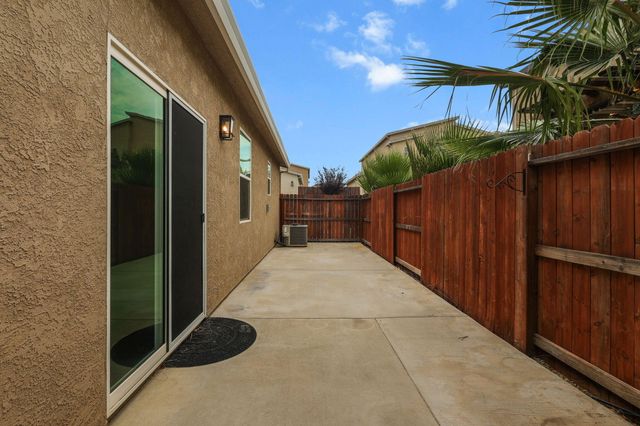 866 Congaree Lane, Redding, CA 96001
