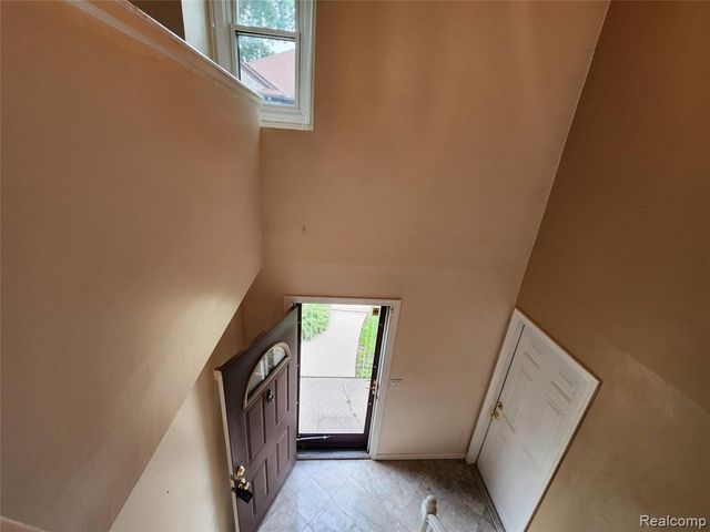 19400 W 11 Mile Road, Lathrup Village, MI 48076