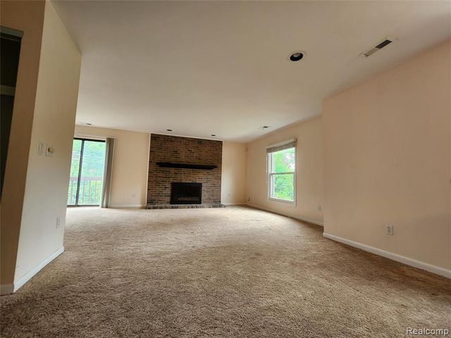 19400 W 11 Mile Road, Lathrup Village, MI 48076