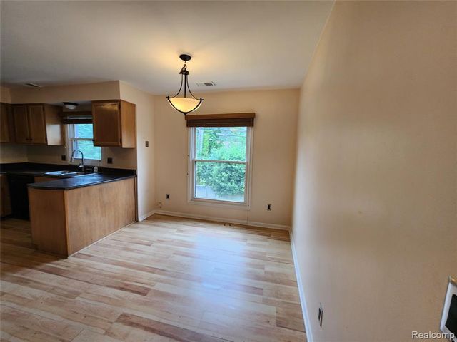 19400 W 11 Mile Road, Lathrup Village, MI 48076