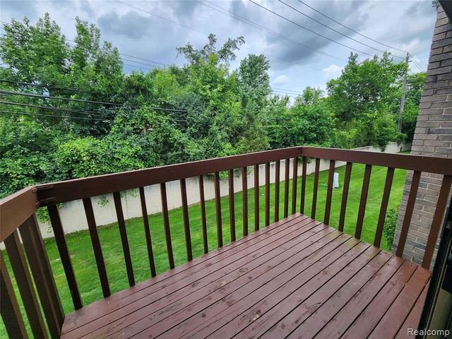 19400 W 11 Mile Road, Lathrup Village, MI 48076