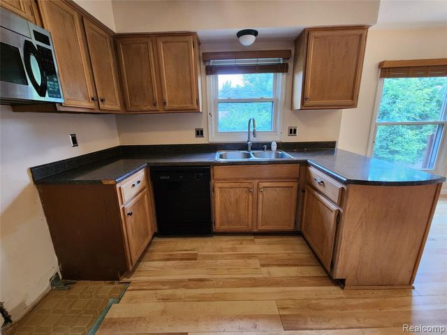 19400 W 11 Mile Road, Lathrup Village, MI 48076