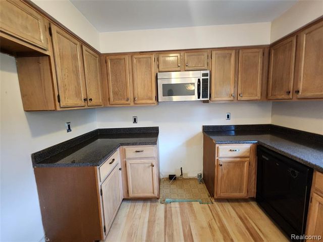 19400 W 11 Mile Road, Lathrup Village, MI 48076