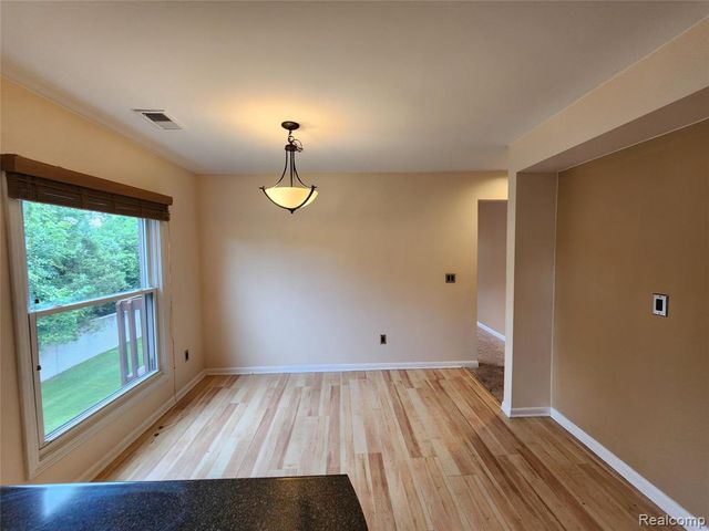 19400 W 11 Mile Road, Lathrup Village, MI 48076