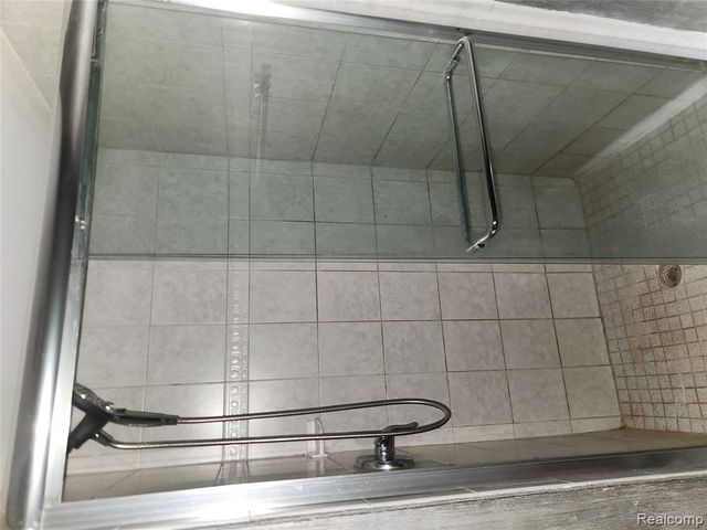 19400 W 11 Mile Road, Lathrup Village, MI 48076