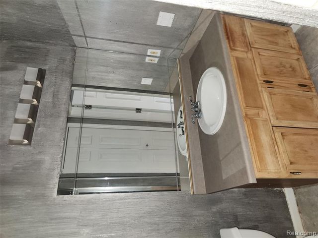 19400 W 11 Mile Road, Lathrup Village, MI 48076