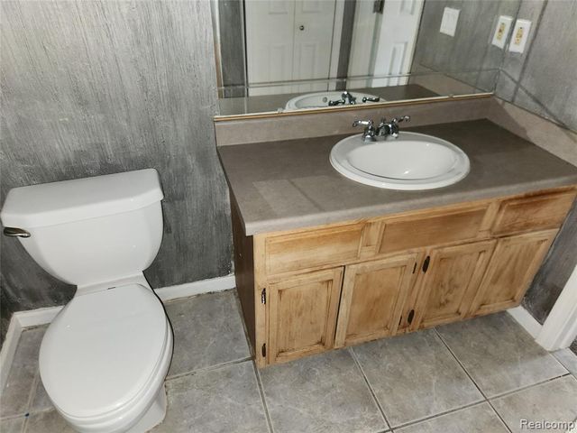 19400 W 11 Mile Road, Lathrup Village, MI 48076