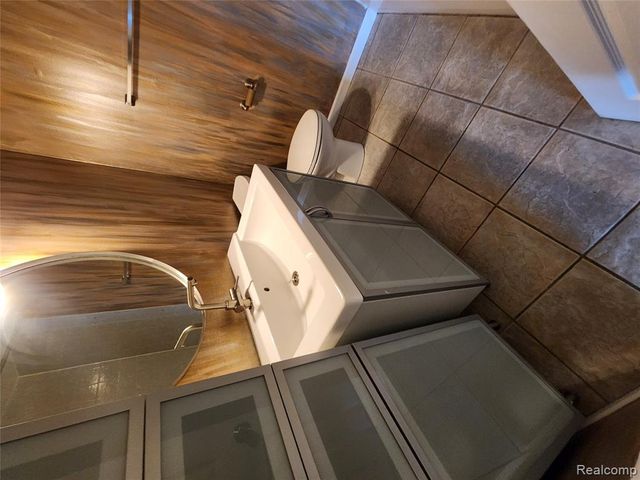 19400 W 11 Mile Road, Lathrup Village, MI 48076