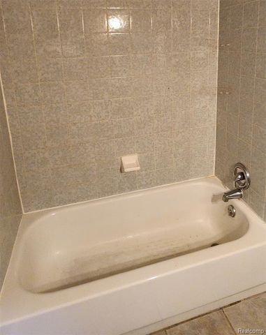 19400 W 11 Mile Road, Lathrup Village, MI 48076