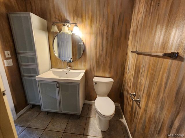 19400 W 11 Mile Road, Lathrup Village, MI 48076