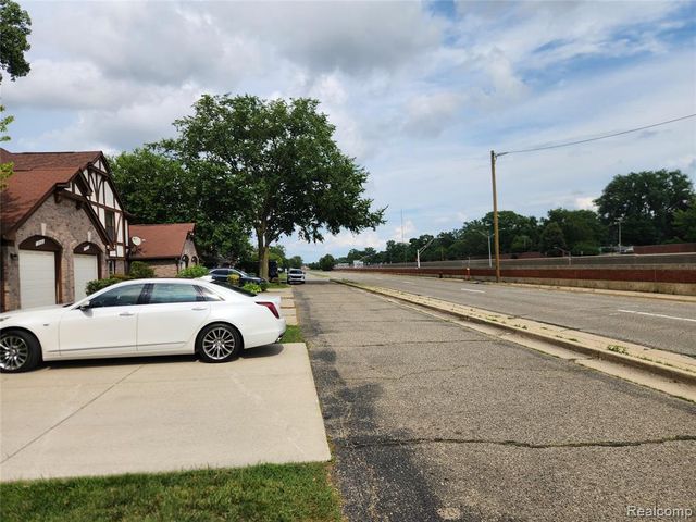 19400 W 11 Mile Road, Lathrup Village, MI 48076