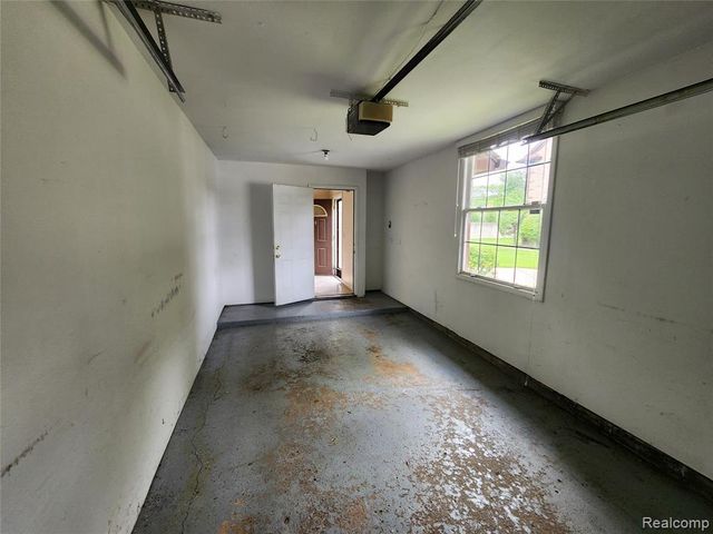 19400 W 11 Mile Road, Lathrup Village, MI 48076