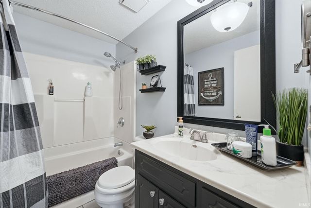 8825 Voyager Drive, Fort Wayne, IN 46804