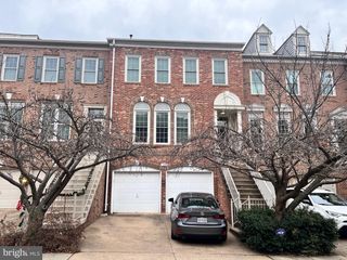 9572 LAGERSFIELD CIR, Vienna, VA 22181